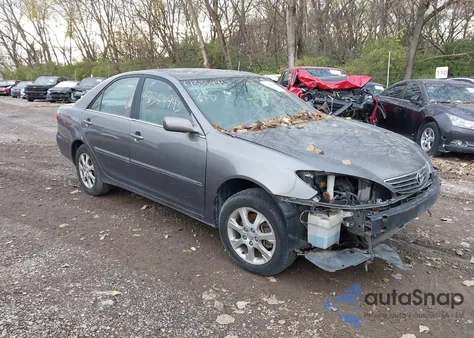 2005 Toyota Camry Xle V6 z USA, uszkodzony, nr VIN 4T1BF30K05U612785